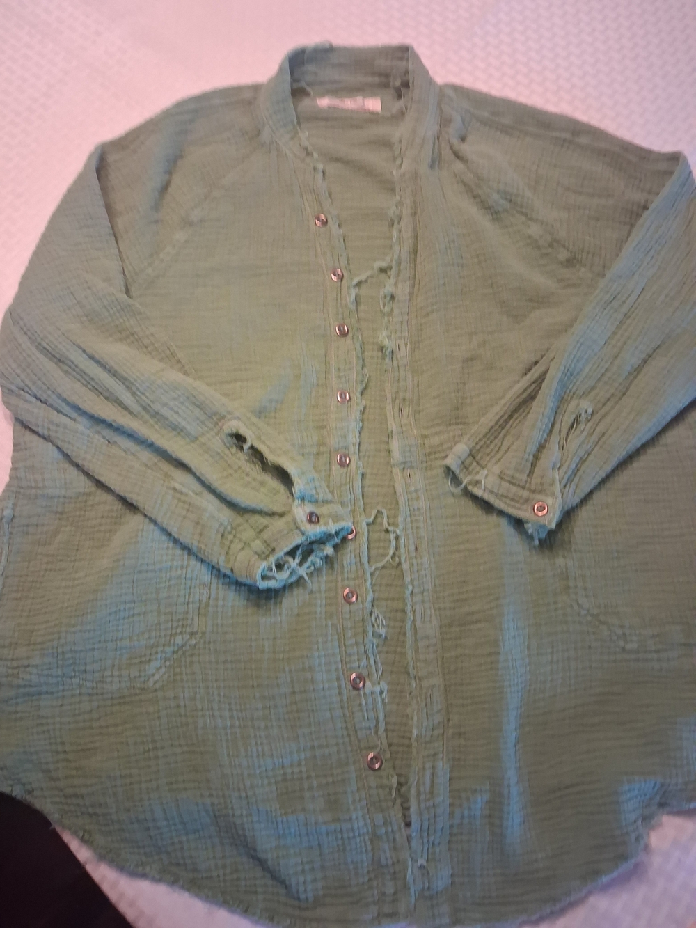 We The Free Sage Green Distressed Gauze Top With Two Side Pockets. 100% Cotton - Picture 6 of 10